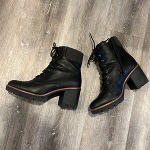Madalyn Naturalizer Boot - Size 10
.